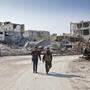 Kurdische Kämpfer in der zerstörten Stadt