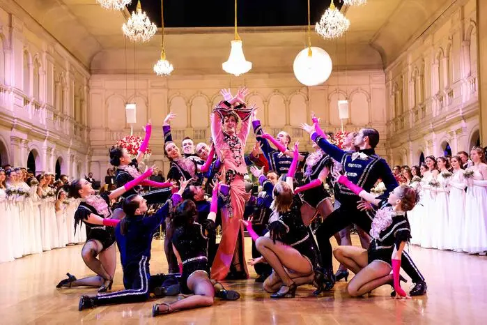 Grande Finale beim Ballett - dafür gab es tosenden Applaus