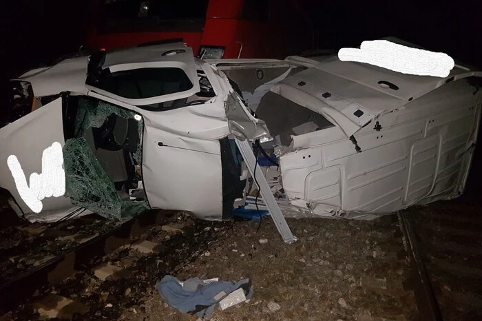 Kurz, bevor ein Güterzug daherkam, konnte der Mann das Fahrzeug verlassen. Er lief nach Hause.