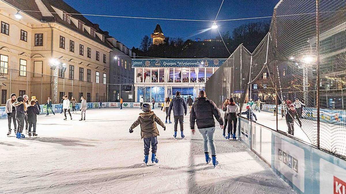 Die Winterwelt am Karmeliterplatz