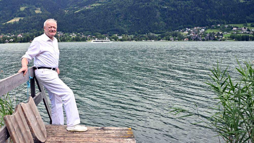 Seit fast 60 Jahren genießt Andreas Khol die Sommer in Kärnten, hier am eigenen Steg in Rappitsch-Alt Ossiach