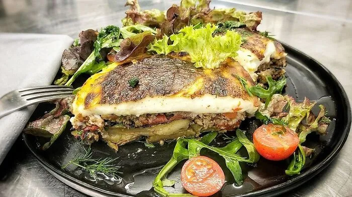 So kann man sich Moussaka schmecken lassen