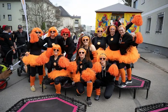 Nach Ende des Umzugs wurde in zwei Partyzelten am Hauptplatz bei ausgelassener Stimmung noch lange weitergefeiert.