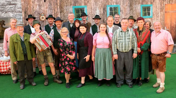 Klicken Sie sich durch die Fotos der Generalprobe zum Stück "Der verkaufte Großvater", mit dem die Theatergruppe Pack heute im Pfarrhof Premiere Pack feiert.