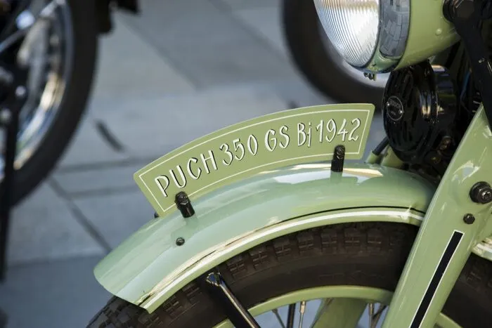 Die ältesten Fahrzeuge waren ein Riley Brooklands mit Christian Weber am Steuer und ein Motorrad, gefahren von Richard Weiss, aus den Jahren 1929.  