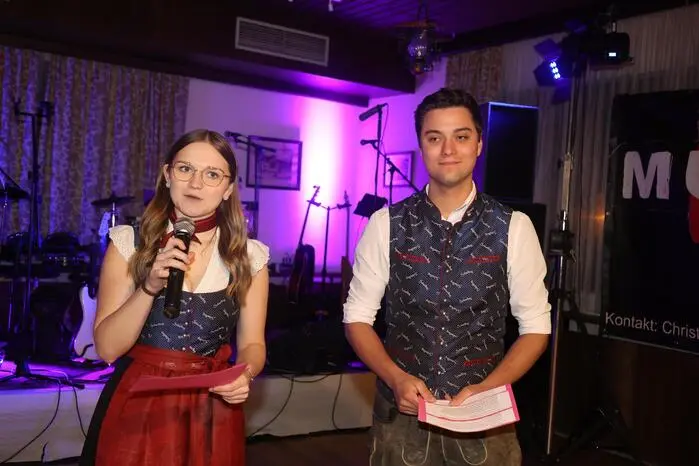 Begrüßung durch die Mädlleiterin Julia Weber und den Obmann Jonas Monsberger.