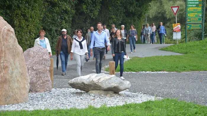 16 Stein-Denkmäler sind auf 2,5 Kilometern Länge entlang des geokulturellen Spazierweges in Kötschach-Mauthen zu sehen. Großes Interesse weckte der neue Themenweg bei den Besuchern.