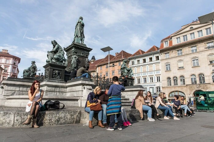 Der Start ins Wochenende ist sonnig. Und es soll auch die nächsten Tage so bleiben.