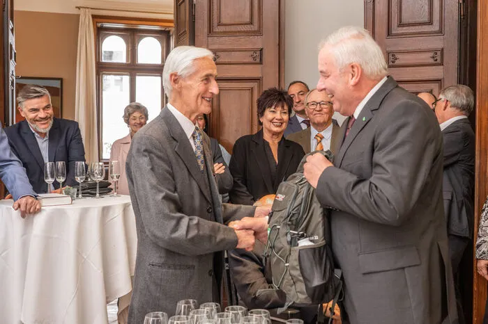 Unter den Gratulanten: Landeshauptmann Hermann Schützenhöfer.