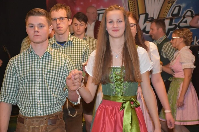 Obmann Christian Holzer und Leiterin Anna Wassermann freuten sich auch Ehrengäste begrüßen zu dürfen, darunter Diakon Rupert Unterkofler und Bürgermeister Herbert Göglburger.