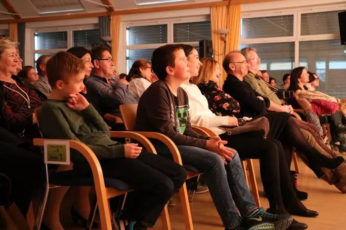 Unter den Gästen der Premierenvorstellung fand sich neben Bürgermeister Otmar Hiebaum auch Pfarrer Gerhard Hörting.