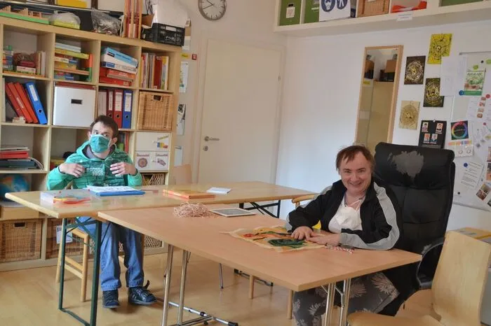 Daniel Harb und Anna Kornberger bei der Arbeit