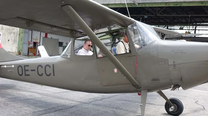 Am Flugplatz Hinterstoisser landete Karl Habsburg-Lothringen mit einer L-19.
