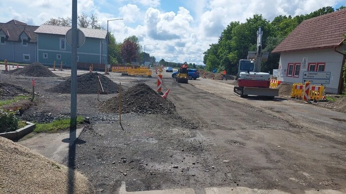 Die Bauarbeiten zum Kreisverkehr in Oberpurkla sind in vollem Gange