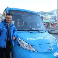 MVG-Geschäftsführer Gerhard Deutsch vor dem Kapfenberger Citybus