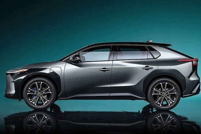 Und die sind, wie sollte es anders sein, mittelgroße SUV – am anhaltenden Boom-Segment führt nun einmal kein Weg vorbei. Subaru hat bereits den Namen seines SUV verraten: Evoltis.