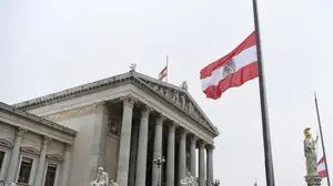 ABD0082_20161220 - WIEN - ÖSTERREICH: ZU APA0164 VOM 20.12.2016 - Die Fahnen auf Halbmast am Parlament in Wien aufgenommen am Dienstag, 20. Dezember 2016. Die Fahnen auf und vor dem Parlamentsgebäude in Wien sind seit heute 9.30 Uhr bis morgen Sonnenuntergang auf Halbmast gesetzt. Die Trauerbeflaggung steht im Zeichen der tiefen Betroffenheit über den Anschlag in Berlin und der vollen Solidarität des österreichischen Parlaments gegenüber der Bundesrepublik Deutschland. - FOTO: APA/HELMUT FOHRINGER