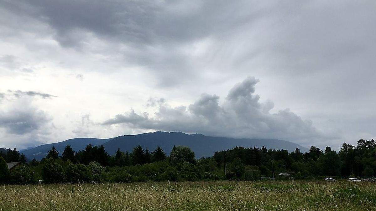 Über der Gerlitzen ballen sich die Regenwolken