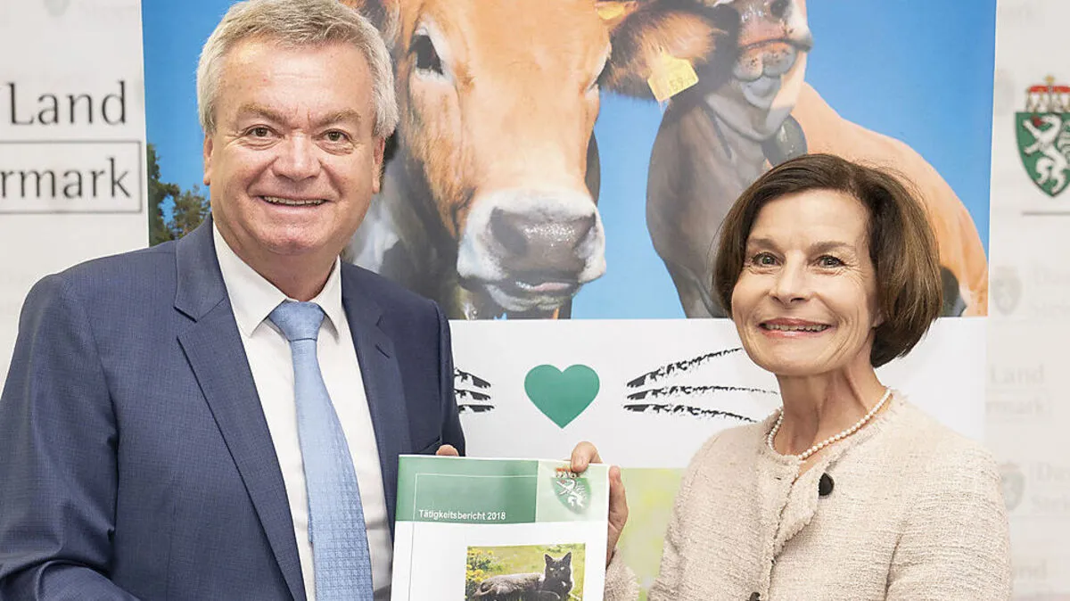 Landesrat Anton Lang und Tierschutzombudsfrau Barbara Fiala-Köck präsentierten im Medienzentrum Steiermark den aktuellen Tätigkeitsberich der Tierschutzombudsstelle