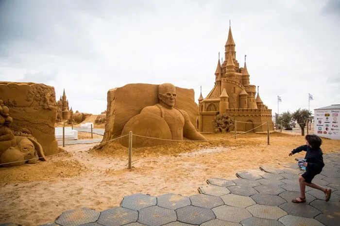 Klicken Sie sich durch die Impressionen vom Sandfestival...