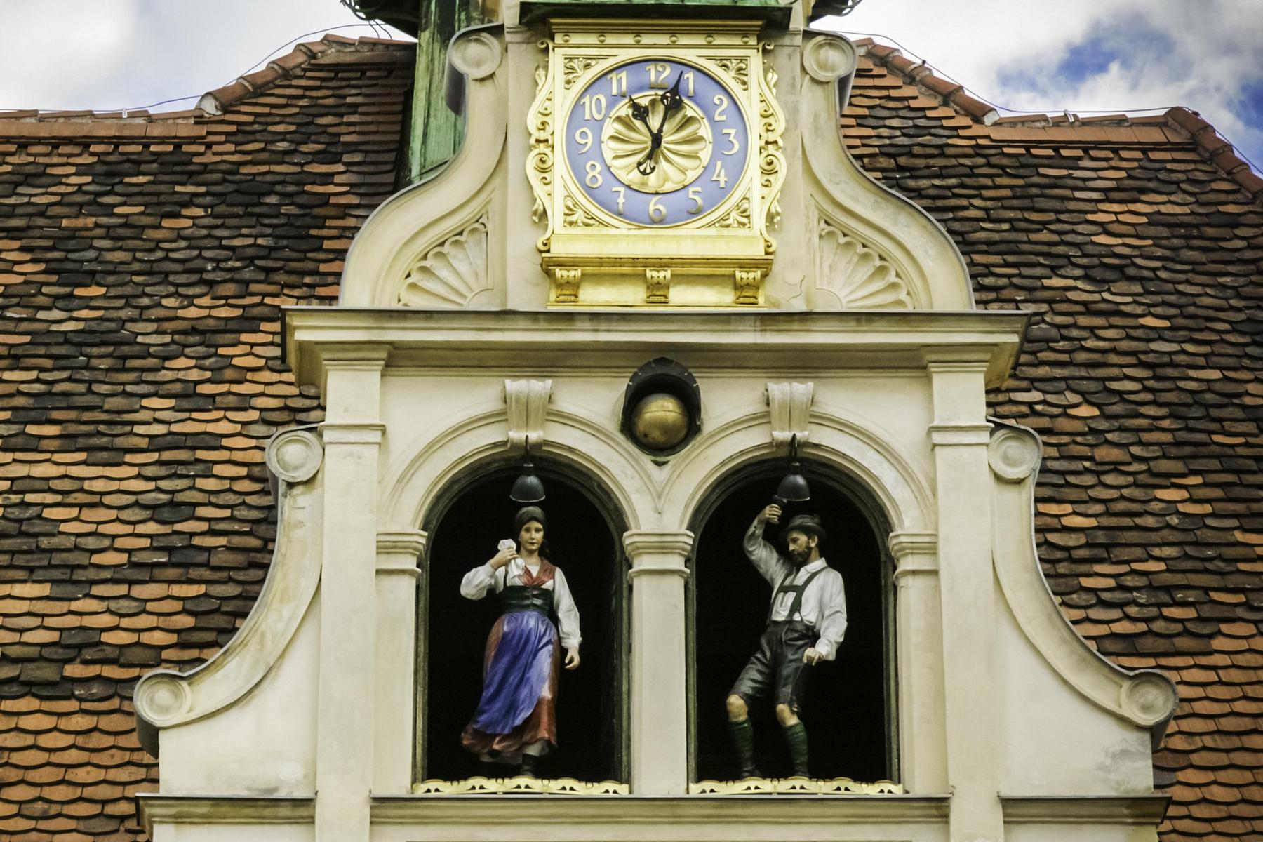 Stadt zahlte Reparatur: Grazer Glockenspiel tanzt wieder
