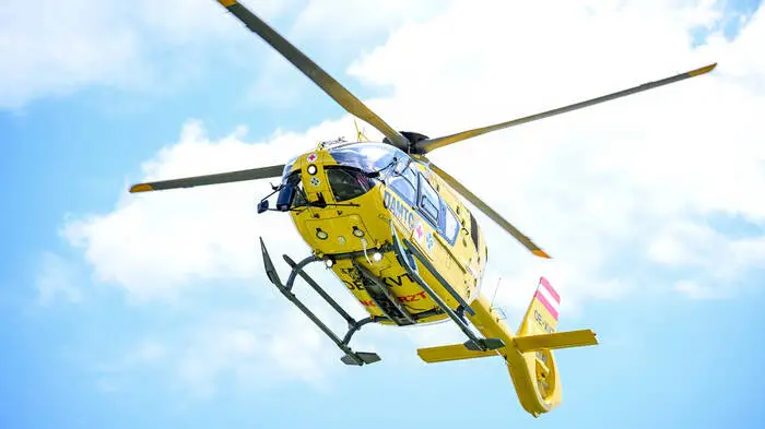 Das verletzte Kind wurde mit einem Rettungshubschrauber ins Krankenhaus.