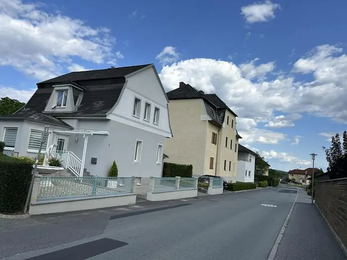 Das Büro findet sich in der Hartberger Habersdorfer Straße, also zwischen AMS-Kreisverkehr und Bahnhof