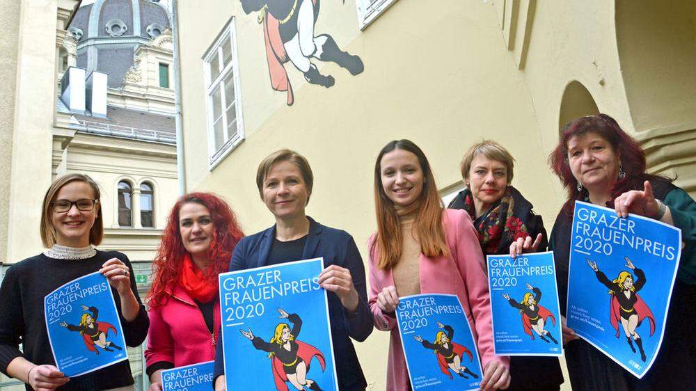 Die Jury des neuen Grazer Frauenpreises rund um deren Vorsitzende Judith Schwentner (2. v. links) steht überparteilich hinter der Auszeichnung