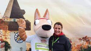 Sabine Trummer und Maskottchen „Ferdi Flott“ 