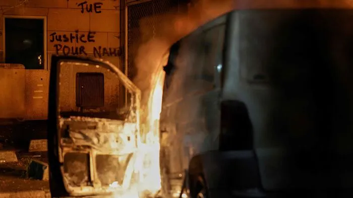 Nach dem tödlichen Schuss der Polizei auf einen 17-Jährigen sind in Paris Proteste im Gange.