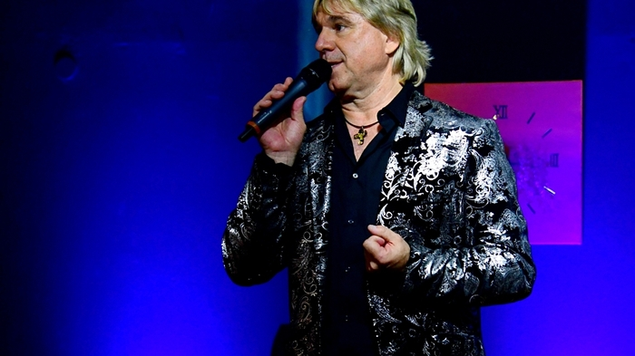 Wenn ein Schlagersänger Geburtstag feiert, dann darf der Schlager nicht fehlen ...