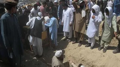 Begräbniszeremonie nach einem Anschlag: Tote gehören zum Alltag in Afghanistan, viele Flüchtlinge haben Vater und Brüder verloren