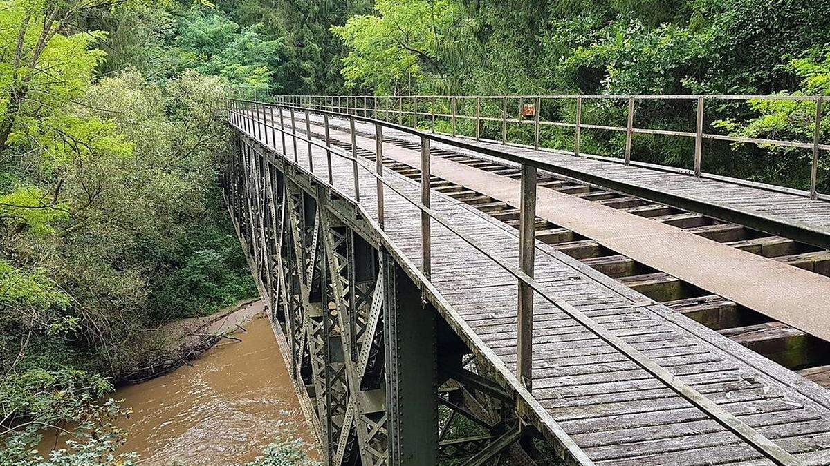 Die alte Eisenbahnbrücke in Lavamünd ist im Besitz der deutschen Firma Meißner