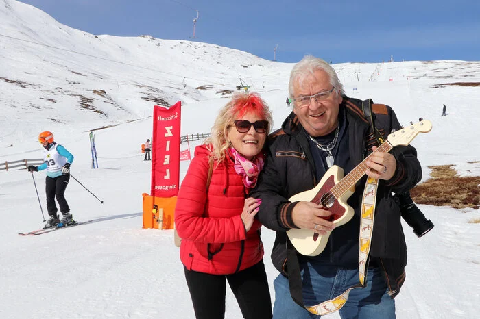 Wilfried Wiederschwinger von den NOCKIS war mit Ukulele und Kamera, sowie seiner Gattin Life dabei!