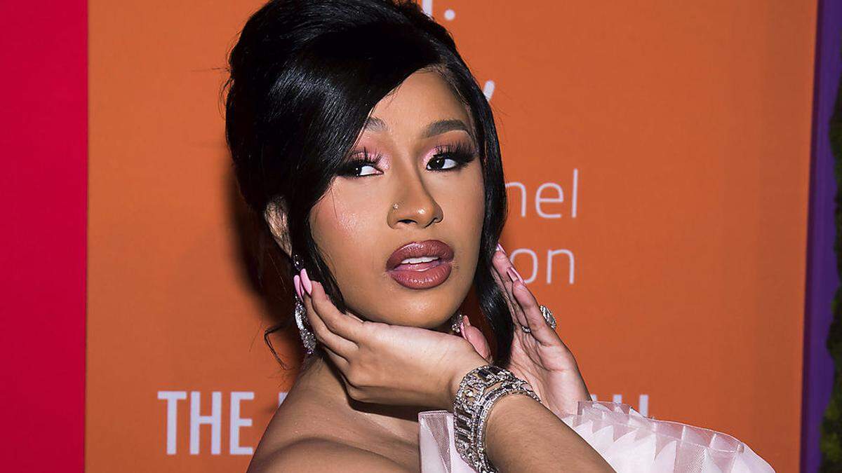 Schuldeingeständnis und Sozialstunden statt Prozess: Rapperin Cardi B