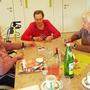 Kartenspielen, lesen, Handarbeiten und fernsehen - die beliebtesten Hobby im Seniorenheim