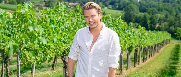 Adi Weiss wurde in der Südsteiermark geboren und ist tief in der Region verwurzelt
