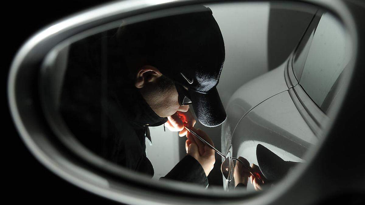 Die Autodiebe kamen in der Nacht (Sujetfoto)