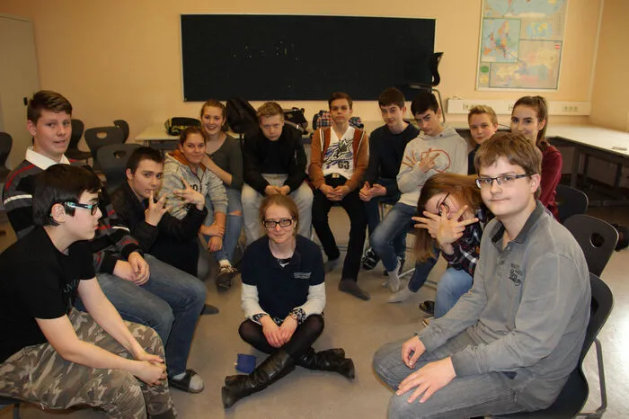 Ziel dieses Projektes ist es, Englisch als Unterrichtssprache zu fördern, da Englisch im neuen Lehrplan der HAK verankert ist und besonders im Fach "Business Behaviour" eingesetzt wird.
