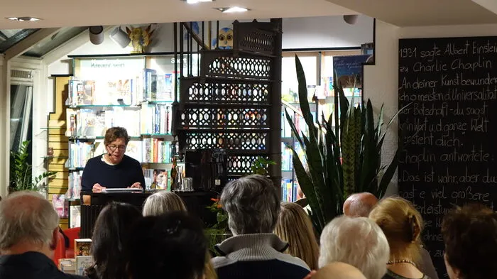 Am Montagabend hielt Franzobel die Premierenlesung zu seinem neuen Roman "Einsteins Hirn" in der Buchhandlung Plautz in Gleisdorf. Der Roman erschien am selben Tag.