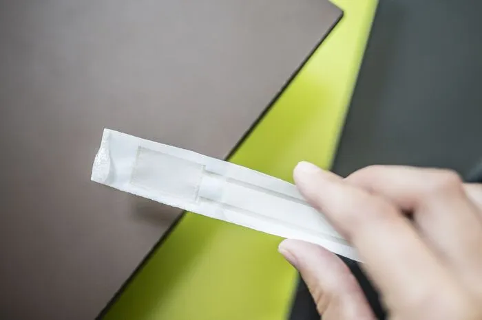 Der auf Papier gedruckte Sensor liefert Informationen direkt aus den Holzfasern