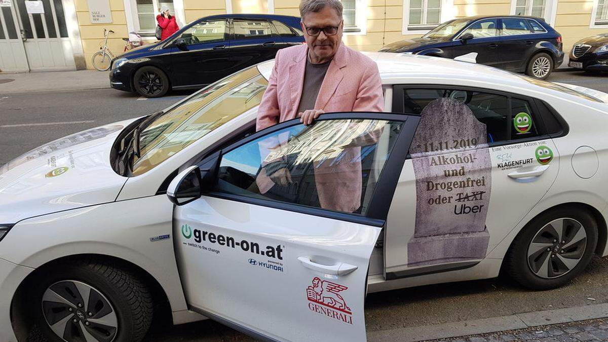 Reinhard Eberhart mit seinem &quot;Rauschtaxi&quot;