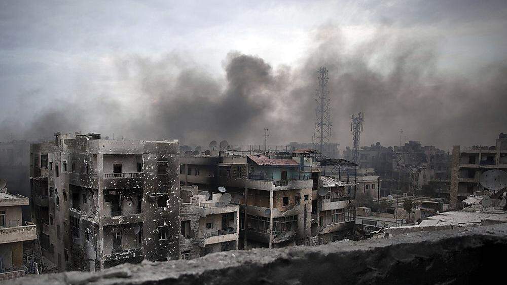 Nach dem geplatzten Waffenstillstand, greift die syrische Armee die Stadt Aleppo an.