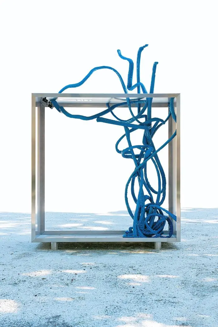 Pepo Pichlers Objekt aus Stahl und Kunststoff