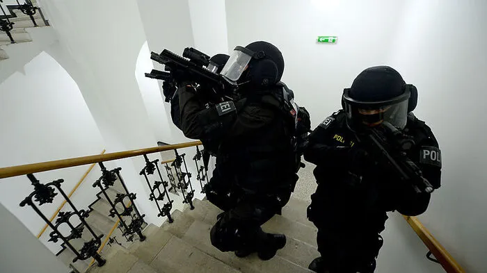 Das Einsatzkommando Cobra verhaftete die vier Jugendlichen (Sujetfoto)