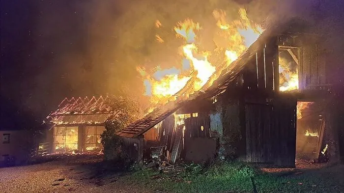 Wirtschaftsgebäude war im Vollbrand