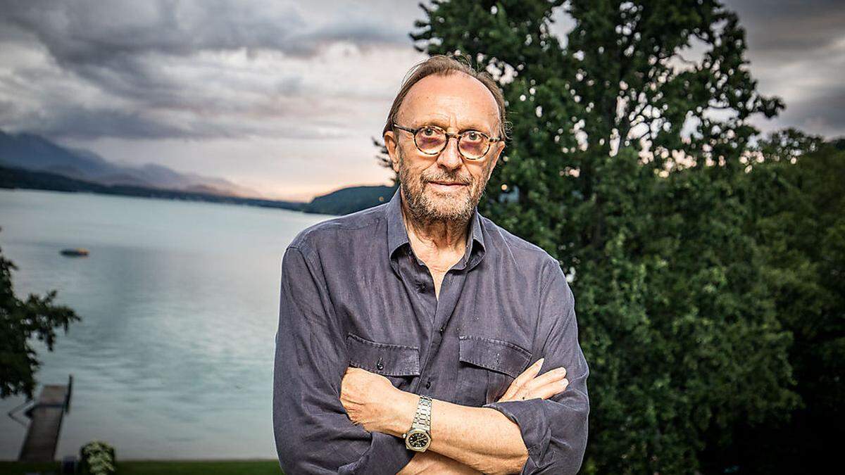 Hans Schmid auf der Terrasse des Appartements am Wörthersee: „Es wird mühselig“