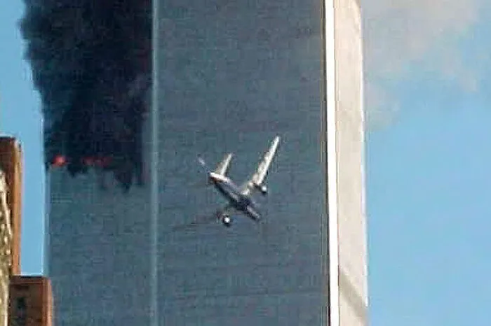 Insgesamt sind an den Anschlägen 19 Flugzeugentführer beteiligt. Sie gehören zur islamistischen Terrororganisation Al-Qaida.