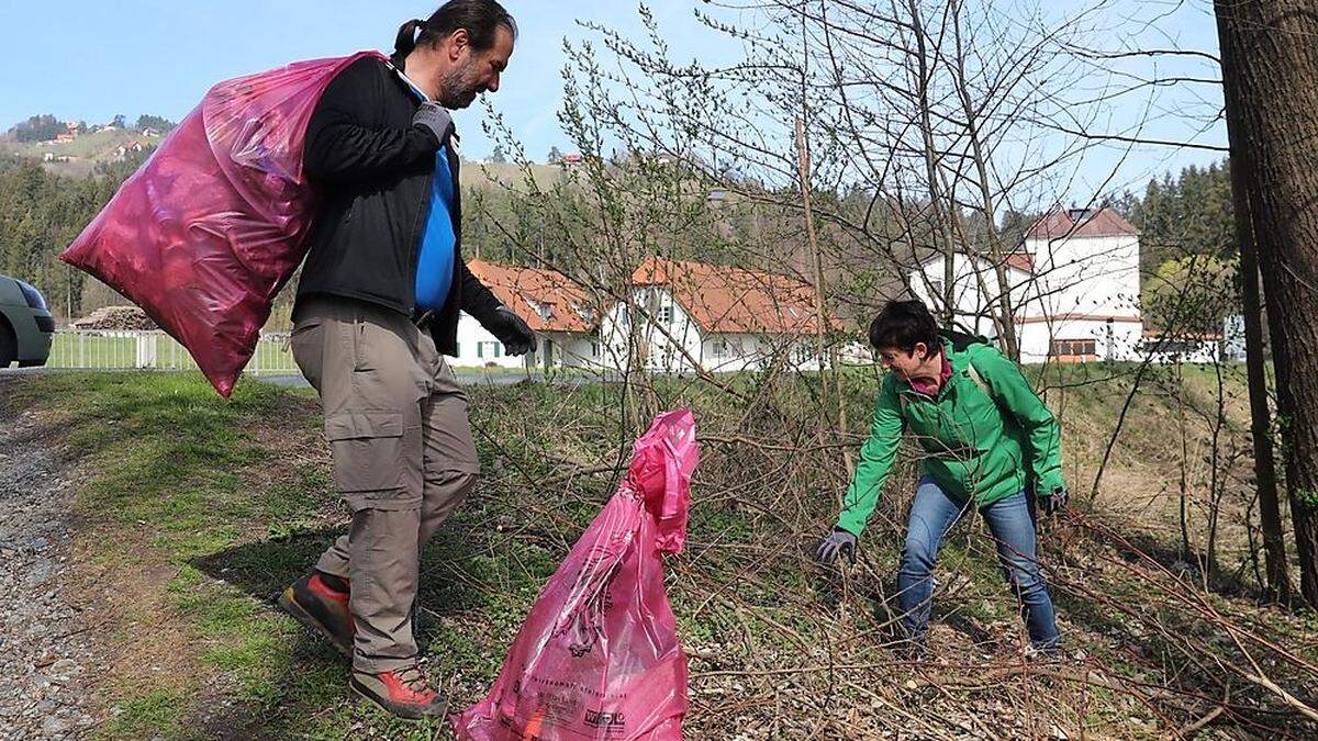 Beim &quot;Steirischen Frühjahrsputz 2022&quot; machen die Steirerinnen und Steirer die Natur gemeinsam sauber 