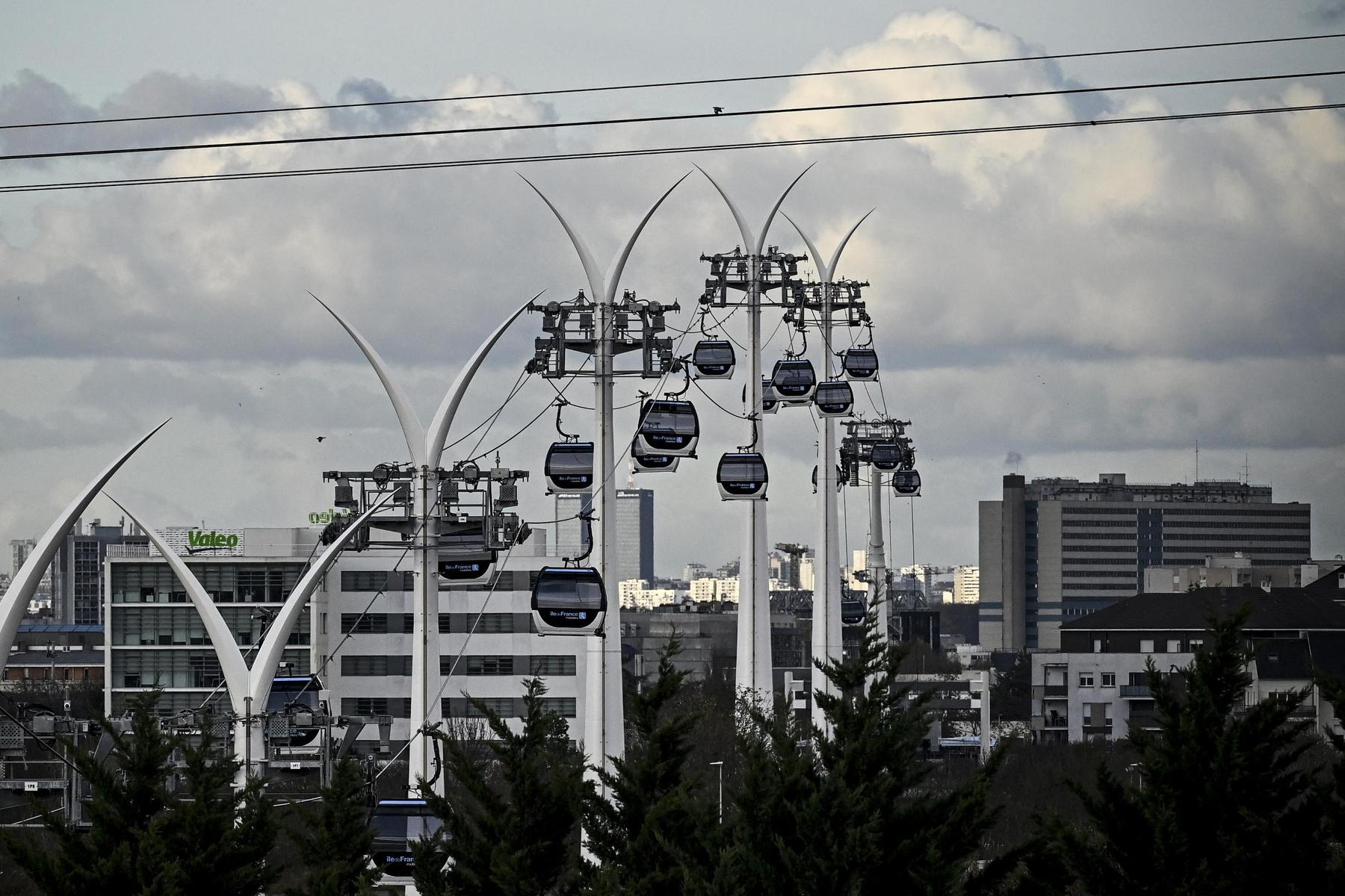 Von Doppelmayr aus Österreich geliefert: Premiere in Paris: Erste Stadtseilbahn wurde eröffnet
